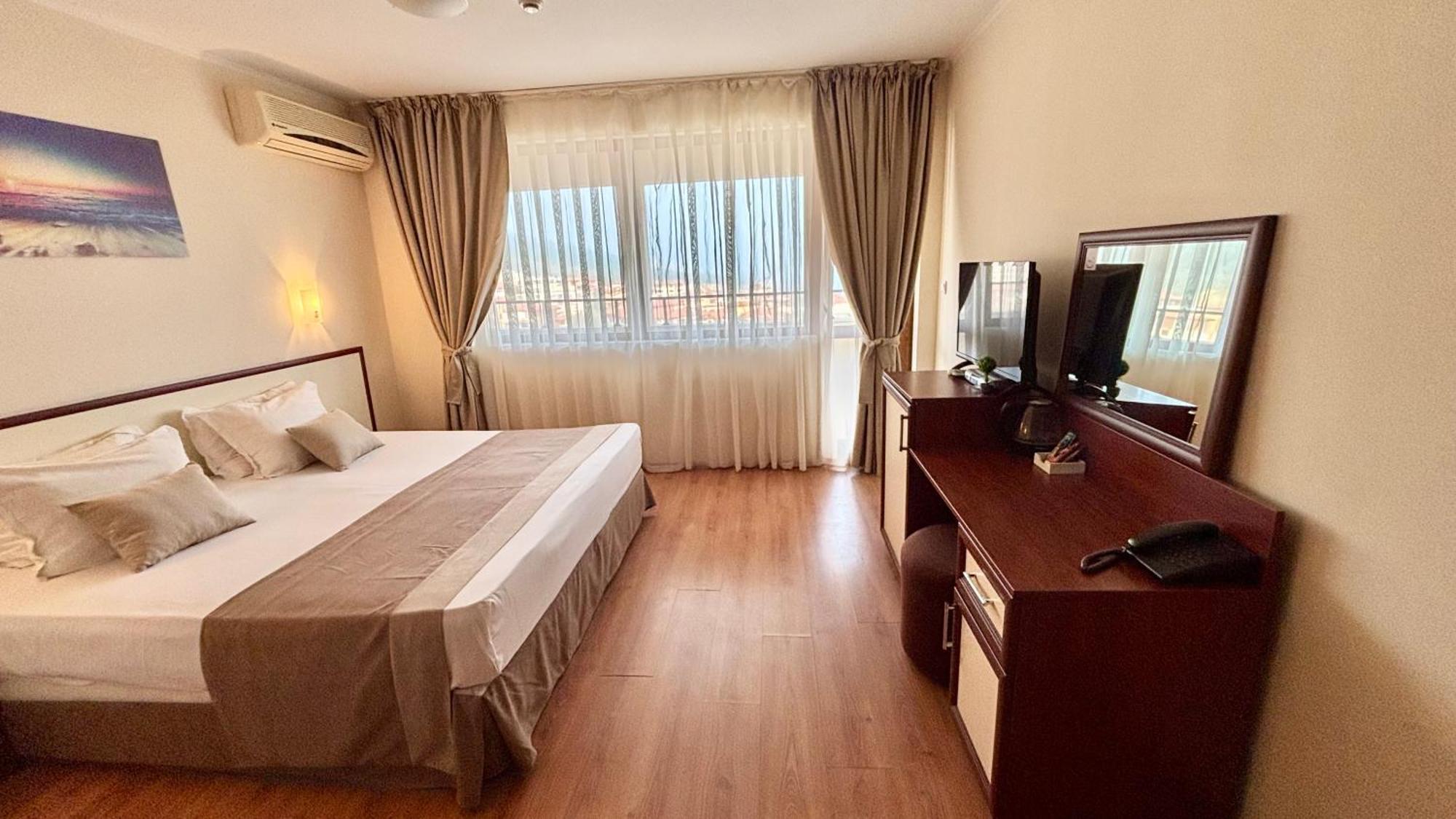 Hotel Sea Vista Sveti Vlas Esterno foto