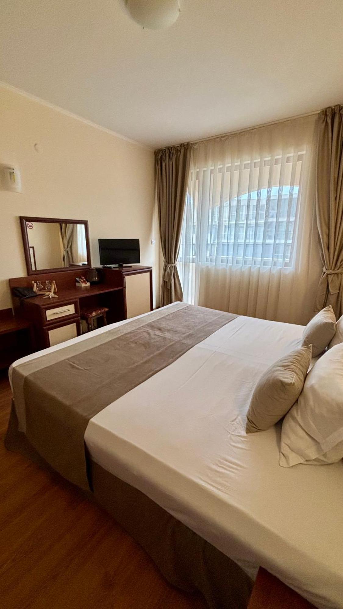 Hotel Sea Vista Sveti Vlas Esterno foto