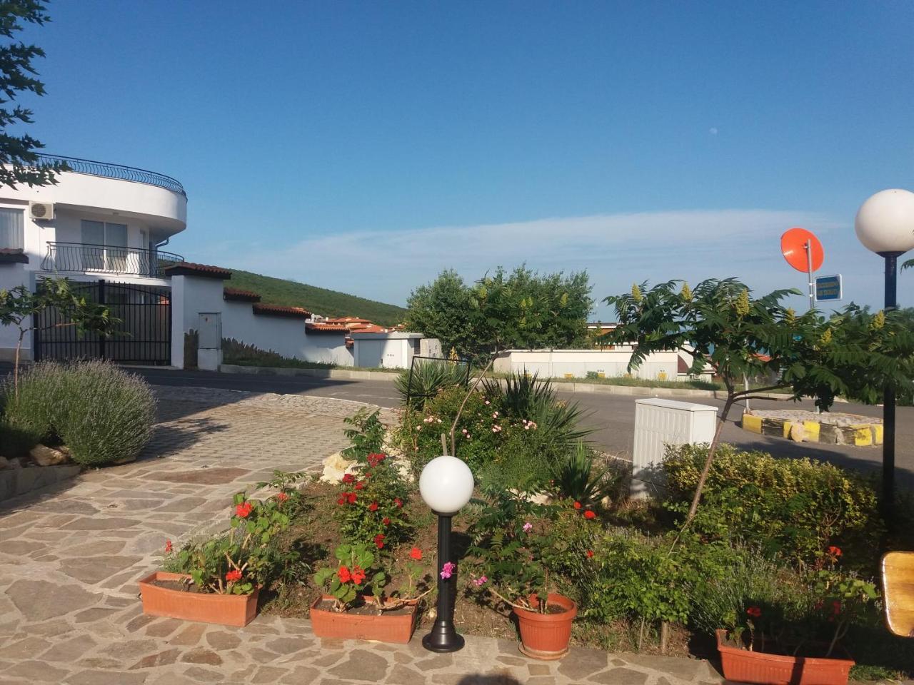 Hotel Sea Vista Sveti Vlas Esterno foto